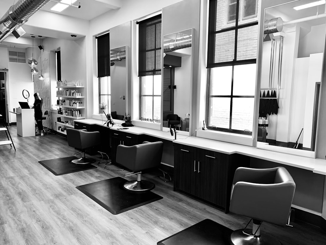 Coiffeuse, en salon ou à domicile
